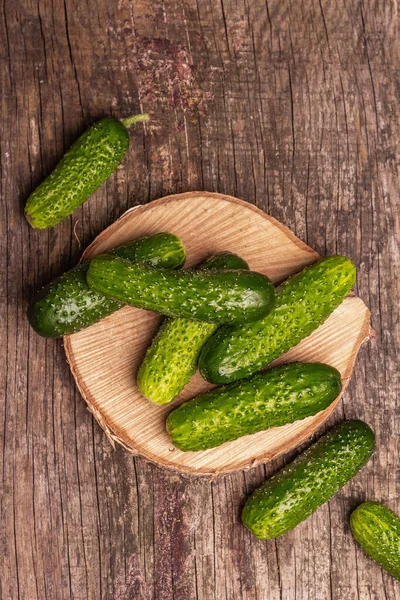 Crispy Cucumbers Wooden Stand Fresh Green Vegetables Organic Farmer Product — Stock Photo, Image