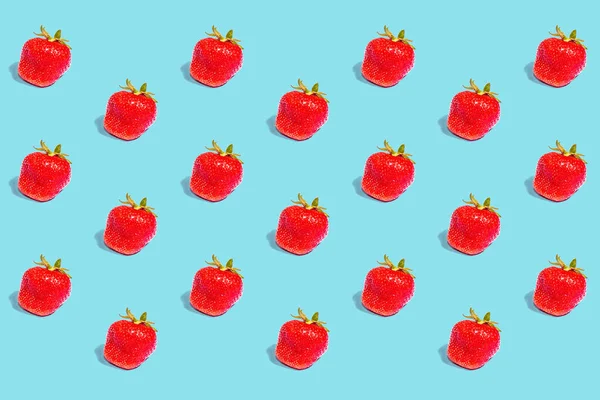 Erdbeere Muster Aus Erdbeeren Auf Farbigem Hintergrund Ganze Früchte Trendiges — Stockfoto