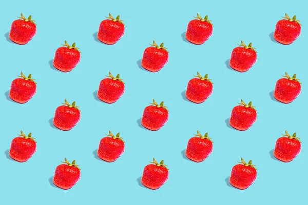 Fresa Patrón Las Fresas Sobre Fondo Coloreado Frutas Enteras Luz —  Fotos de Stock