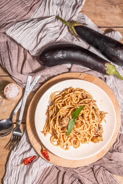Традиційна Сицилійська Макаронні Страви Соусом Томатним Соусом Їжа Подається Керамічній — стокове фото