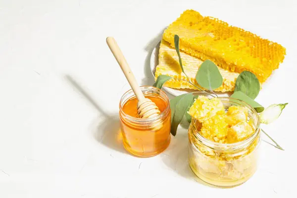 Honeycomb Honey Beeswax Natural Organic Beekeeping Products Healthy Beautiful Lifestyle — Stock Photo, Image