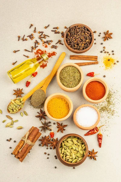 Egy Sor Fűszer Curry Főzéséhez Aromás Fűszerek Kurkuma Paprika Kardamom — Stock Fotó