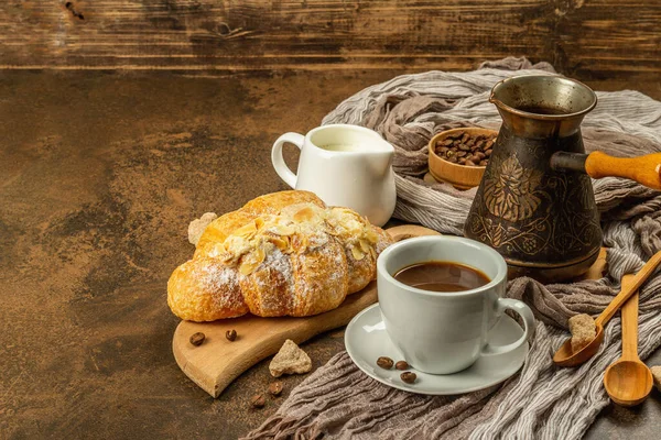 Café Croissant Bonjour Concept Petit Déjeuner Turc Cuivre Avec Café — Photo