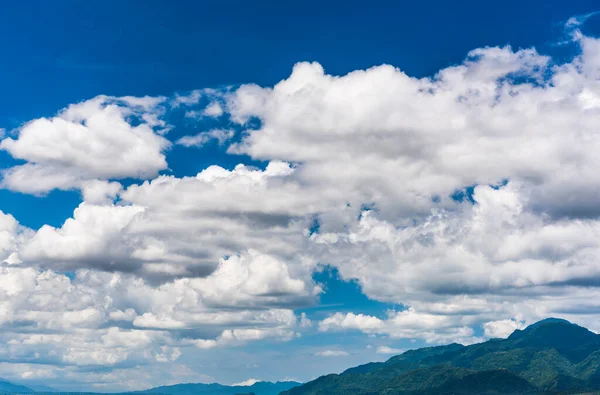 구름이 뒤덮여 — 스톡 사진