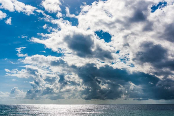 Mar Tropical Bajo Cielo Azul Las Nubes — Foto de Stock