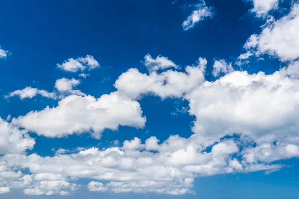 Hermosas Nubes Con Fondo Azul Del Cielo — Foto de Stock