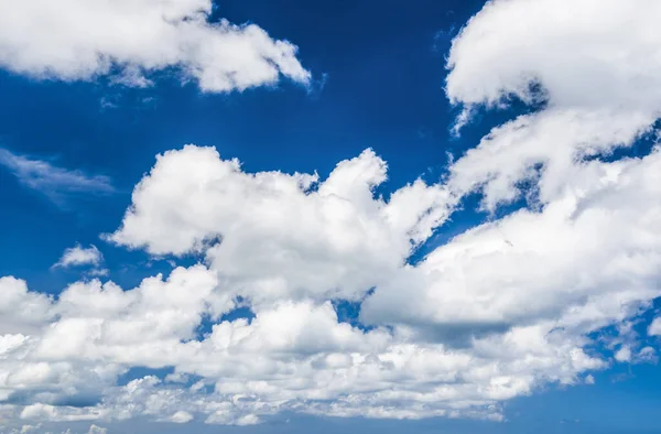 Hermosas Nubes Con Fondo Azul Del Cielo — Foto de Stock