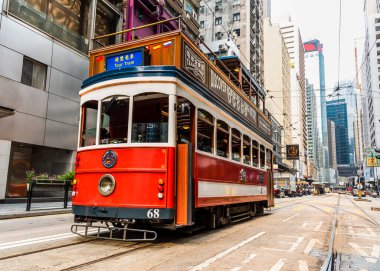 Western Market Terminus, Hong Kong Tramvayları 'ndaki terminlerden biridir. TramOramic Tour 'un başlangıç noktalarından biri 1920' lerin tarzı açık tramvay.