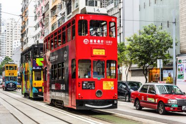 Hong Kong Adası 'ndaki ünlü çift katlı tramvaylar.