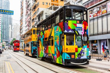 Hong Kong Adası 'ndaki ünlü çift katlı tramvaylar.