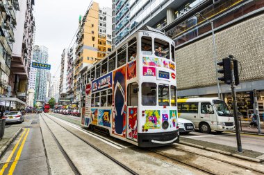 Hong Kong 'da gökdelenli ünlü çift katlı tramvaylar..