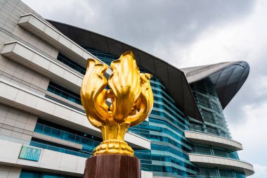 Hong Kong 'daki Golden Bauhinia Meydanı. Altın Bauhinia Meydanı, Kuzey Wan Chai, Hong Kong 'da açık bir alandır..