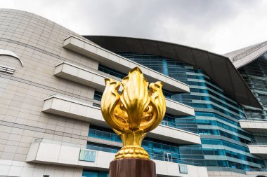 Hong Kong 'daki Golden Bauhinia Meydanı. Altın Bauhinia Meydanı, Kuzey Wan Chai, Hong Kong 'da açık bir alandır..