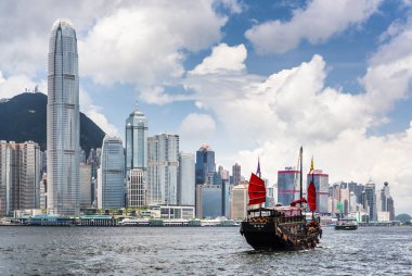 Antik Çin yelkenlisi Duk Ling Victoria Limanı, Hong Kong.