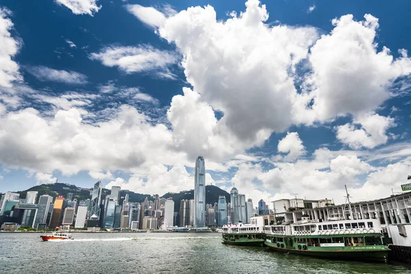 Kowloon Star Ferry Pier Con Arquitecturas Urbanas Victoria Harbour Hong — Foto de Stock