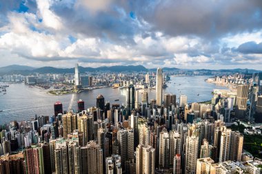 Hong Kong 'daki Victoria zirvesinden Hong Kong' un panoramik görüntüsü.