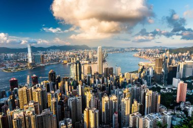 Victoria tepesinden Hong Kong 'un panoramik görüntüsü.