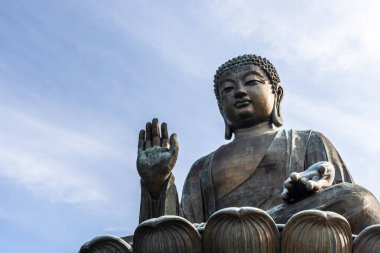 Tian Tan Buddha ya da Po Lin Manastırı 'ndaki dev Buda heykeli Lantau Adası, Hong Kong.