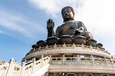 Tian Tan Buddha ya da Po Lin Manastırı 'ndaki dev Buda heykeli Lantau Adası, Hong Kong.