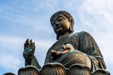 Tian Tan Buddha ya da Po Lin Manastırı 'ndaki dev Buda heykeli Lantau Adası, Hong Kong.