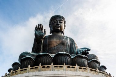 Tian Tan Buddha ya da Po Lin Manastırı 'ndaki dev Buda heykeli Lantau Adası, Hong Kong.