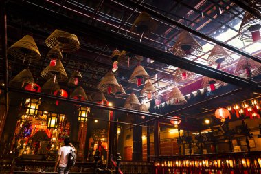 Hong Kong - 30 Temmuz 2019: Man Mo Tapınağı, Hong Kong 'daki Hollywood Yolu' ndaki en eski tapınaktır..