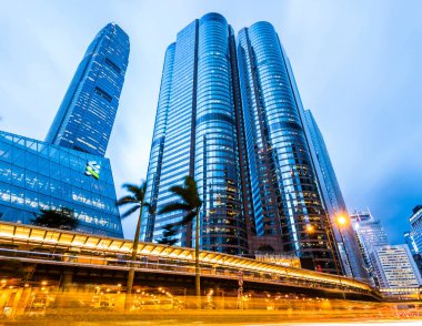 Hong Kong Central Modern iş binalarının gece görüşü, Hong Kong, Asya.