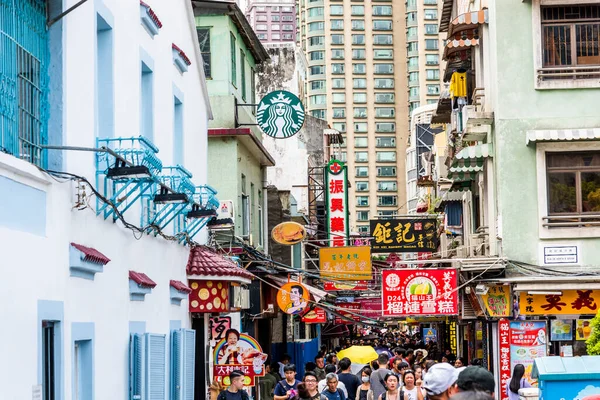 Taipa Village Macau 'daki geleneksel Avrupa tarzı evi olan Rua do Cunha' daki ünlü yemek sokağı..
