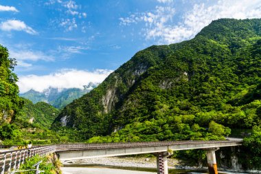 Taroko Ulusal Parkı 'ndaki vadi manzarası, Hualien, Tayvan.
