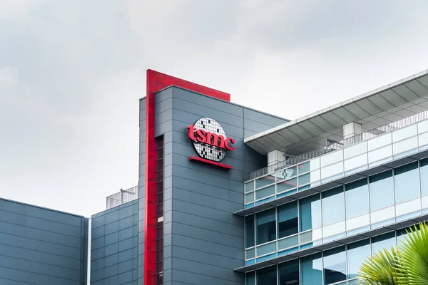Tainan Bilim Parkı, Tayvan 'daki Tayvan Yarı iletken Üretim Şirketi (TSMC); TSMC dünyanın en büyük bağımsız yarı-oyun yarı iletken dökümhanesidir..