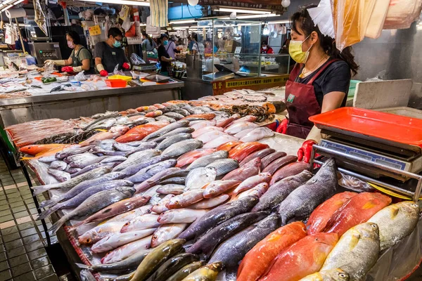 Prodejna Ryb Tradičním Trhu Kaohsiungu Tchaj Wanu Jedná Velký Tradiční — Stock fotografie