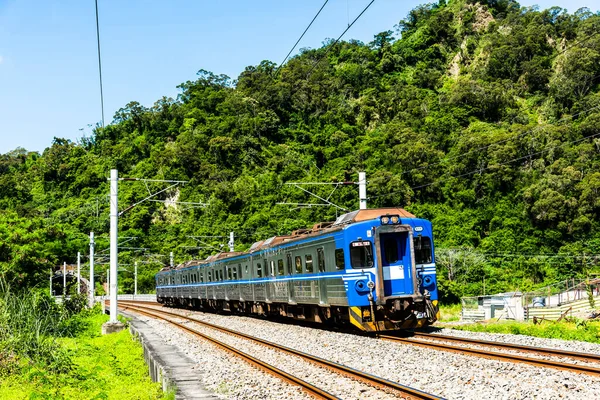 Schnellzug Durch Die Wunderschöne Landschaft Von Taitung Taiwan — Stockfoto