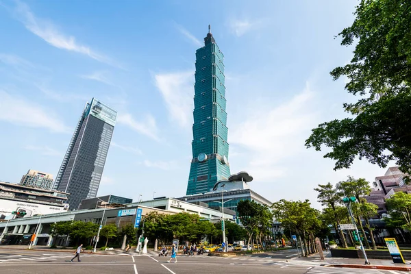 Vista Bajo Ángulo Los Rascacielos Taipei 101 Otros Edificios Modernos Imagen De Stock