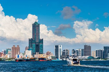 Yat Kaohsiung, Tayvan limanından geçiyor..