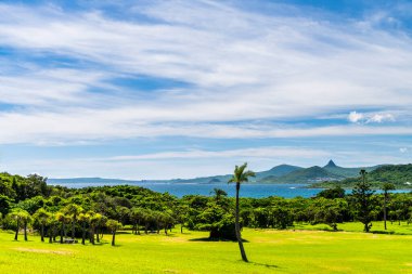 Eluanbi 'deki güzel çayırlar, ormanlar ve mavi gökyüzü Pingtung, Tayvan' daki Kenting Ulusal Parkı 'nda yer almaktadır..