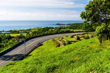 Hualien, Tayvan 'daki Yuchang Yolu manzarası. Doğu Tayvan 'daki en güzel yol. Tayvan 'ın doğu sahili ulusal manzarası.