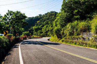 Hualien, Tayvan 'daki Yuchang Yolu manzarası. Doğu Tayvan 'daki en güzel yol. Tayvan 'ın doğu sahili ulusal manzarası.