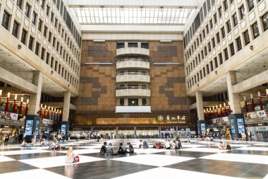 Taipei ana istasyonunun lobisi, Taipei şehrinin ana ulaşım merkezidir, Taipei, Tayvan 'ın Zhongzheng bölgesinde yer alır..