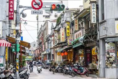 Wanhua, Taipei 'deki eski Dadaocheng mahallesindeki Dihua Caddesi ünlü bir Tayvan kuru gıdası, Çin tıbbi malzemeleri ve kumaş pazarıdır..
