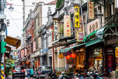 Wanhua, Taipei 'deki eski Dadaocheng mahallesindeki Dihua Caddesi ünlü bir Tayvan kuru gıdası, Çin tıbbi malzemeleri ve kumaş pazarıdır..