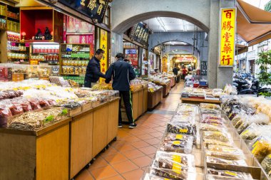 Wanhua, Taipei 'deki eski Dadaocheng mahallesindeki Dihua Caddesi ünlü bir Tayvan kuru gıdası, Çin tıbbi malzemeleri ve kumaş pazarıdır..