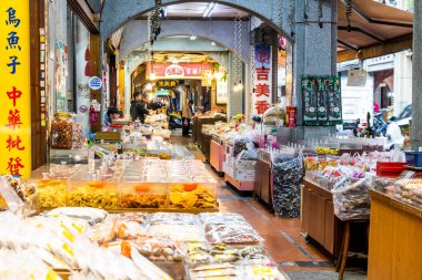 Tayvan 'ın Taipei kentindeki geleneksel Dihua Caddesi pazarı, Çin Yeni Yılı' nda alışveriş için en popüler market..