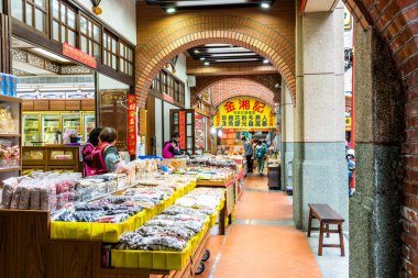 Tayvan 'ın Taipei kentindeki geleneksel Dihua Caddesi pazarı, Çin Yeni Yılı' nda alışveriş için en popüler market..