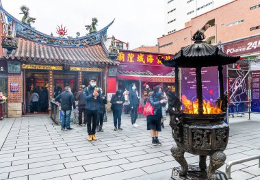 Xia-Hai Şehir Tanrısı tapınağı Da-Dao Cheng, Taipei, Tayvan 'da yer almaktadır. Birçok insan mutlu bir aşk hayatı ve iyi bir iş için dua etmeye gelir. Taipei turistik merkezi. Din, kültür, seyahat.