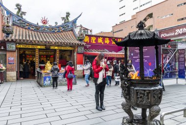 Xia-Hai Şehir Tanrısı tapınağı Da-Dao Cheng, Taipei, Tayvan 'da yer almaktadır. Birçok insan mutlu bir aşk hayatı ve iyi bir iş için dua etmeye gelir. Taipei turistik merkezi. Din, kültür, seyahat.