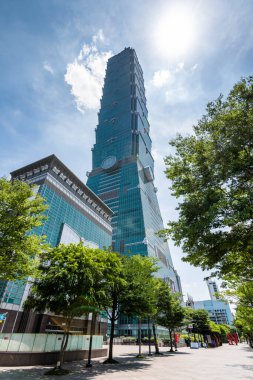 Tayvan, Taipei 101 gökdelenlerinin alçak açılı görüntüsü.