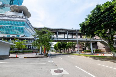 Mayıs ayında, Tayvan 'da bir koronavirüs (COVID-19) halk enfeksiyonu patlak verdi, Taipeis Xinyi Bölgesi sokaklarında, Taipei 101 binasının hemen yanında hiç insan yok..