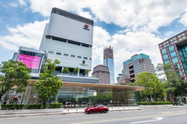 Tayvan 'ın Taipei kentindeki Xinyi A13, daha önce Tayvan' da görülmemiş Apple mimarisi imzası taşıyor, Chicago, Illinois 'deki Apple mağazasına benziyor..