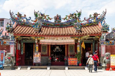Kaohsiung, Tayvan - 2 Nisan 2024: Kaohsiung, Tayvan 'daki Qishan (Cishan) Mazu Tapınağı' nın bina manzarası. Mazu, Ortaçağ Fujianlı şaman Lin Moniang 'ın tanrılaştırılmış halidir..