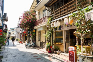 Tainan, Tayvan - 7 Mayıs 2024: Tainan, Tayvan 'daki Shennong Caddesi' nin eski bina manzarası, son yıllarda kültür yaratma ve sanat dağıtımı merkezi haline geldi..